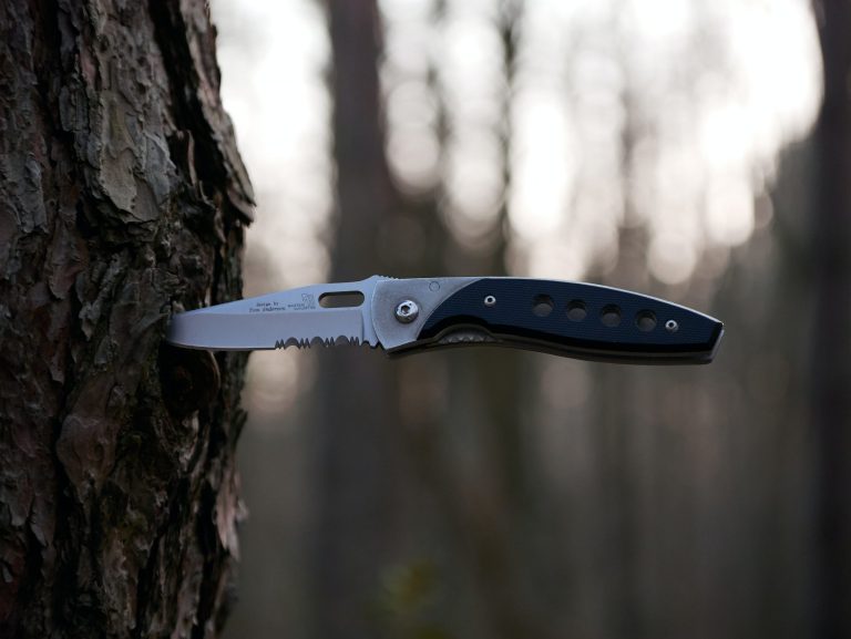 Fixed Blades vs Folding Knives | What’s The Difference